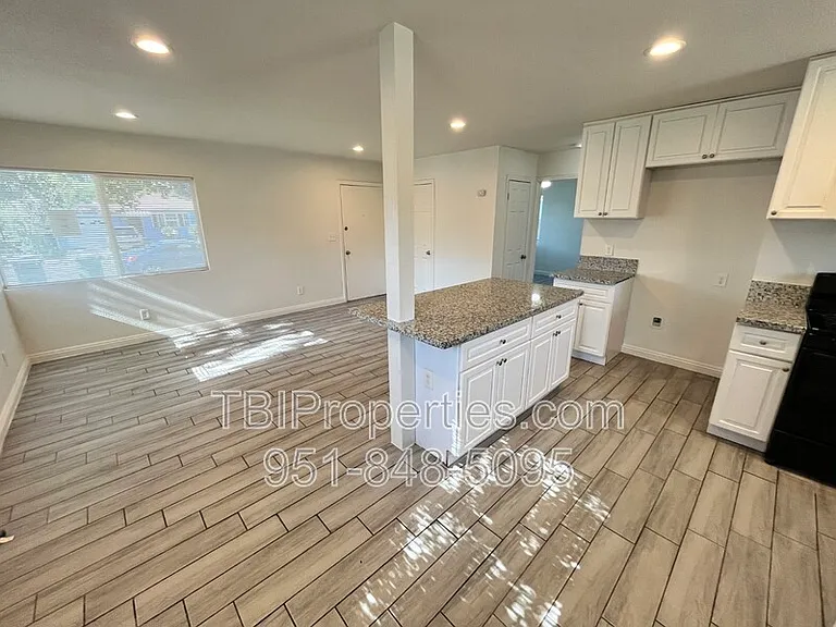 848 W 29th St — Photo 13