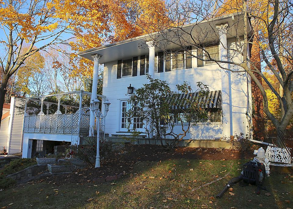 1st image of 132 Clubhouse Dr