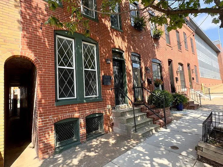 934 S East Ave — Photo 2