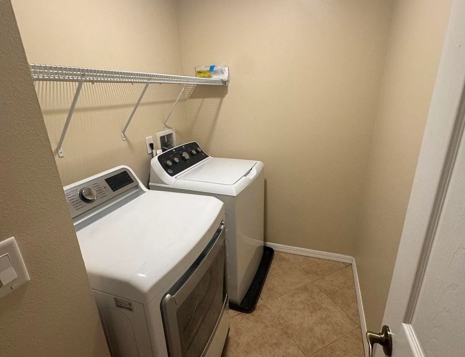 3 bed, 2.5 bath, 1811 sqft, $2,300 — Photo 4