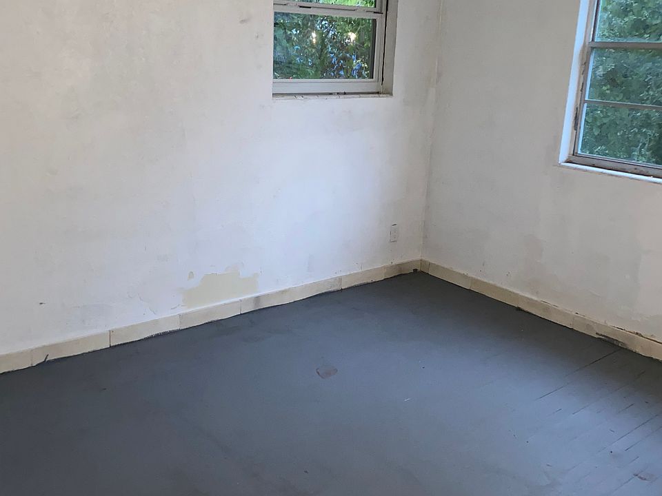 2nd image of 1271 W 16th St #1