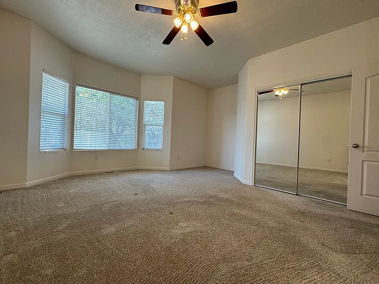 4047 W Hollandia Ln — Photo 28