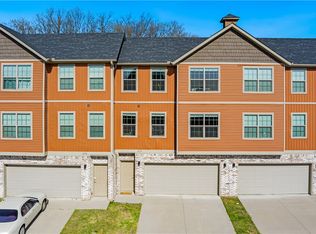 275 S Breakwater Ln, Fayetteville, AR 72704