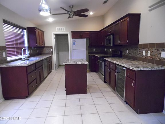 3rd image of 3490 Overland Dr