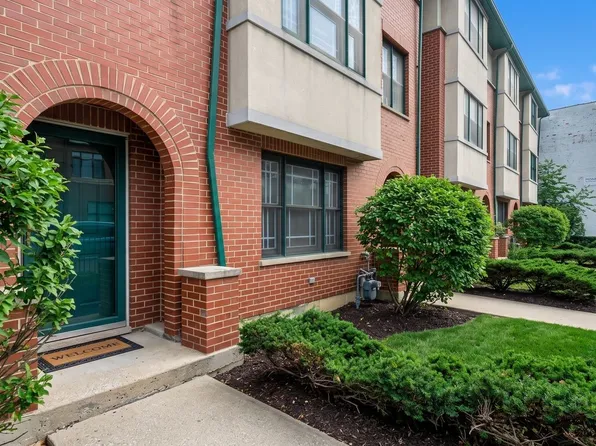821 N Harlem Ave, Oak Park, IL 60302
