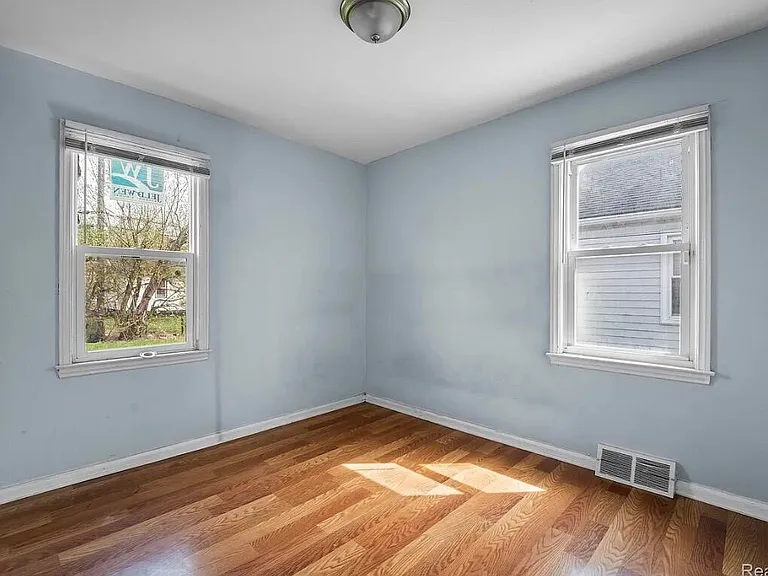 4049 Williams St — Photo 5
