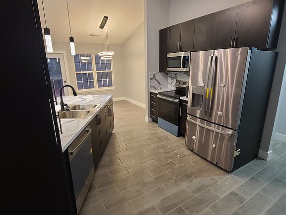 4th image of 323 Wild Wing Way