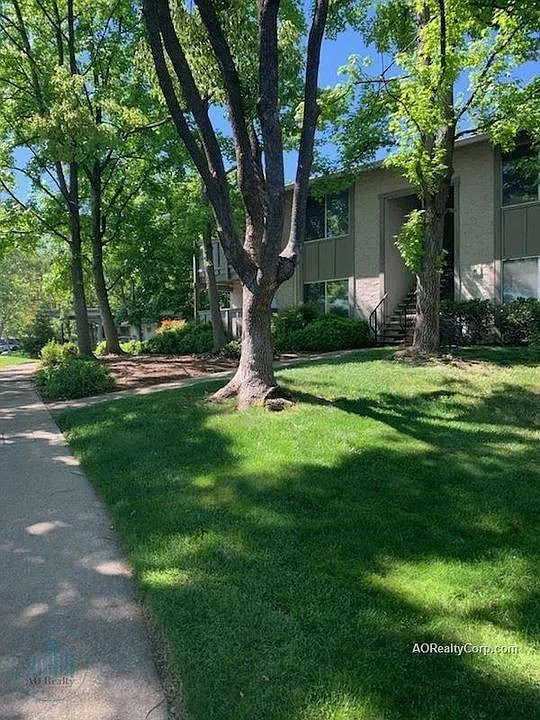 Sandpointe Apartments — Photo 2
