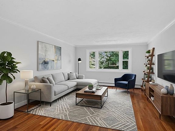 3rd image of 22 Coolidge Cir