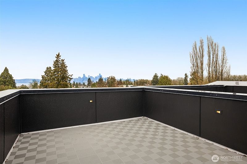 2nd image of 4409 B 21st Avenue SW