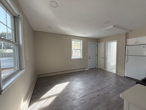4th image of 37 Edgemont Rd #1B