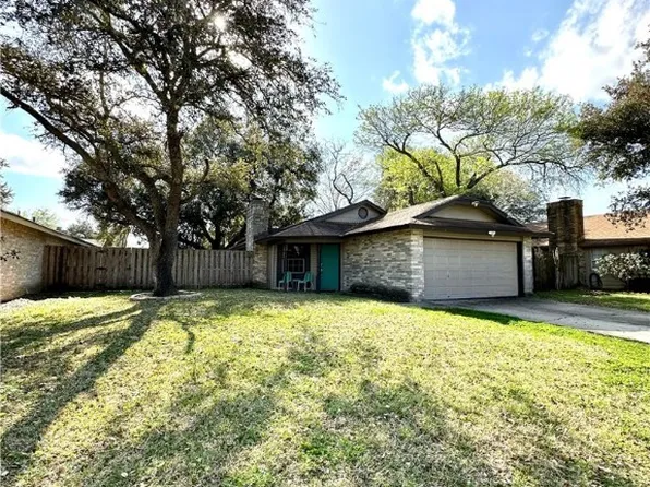 120 Joyce Ln, Victoria, TX 77901