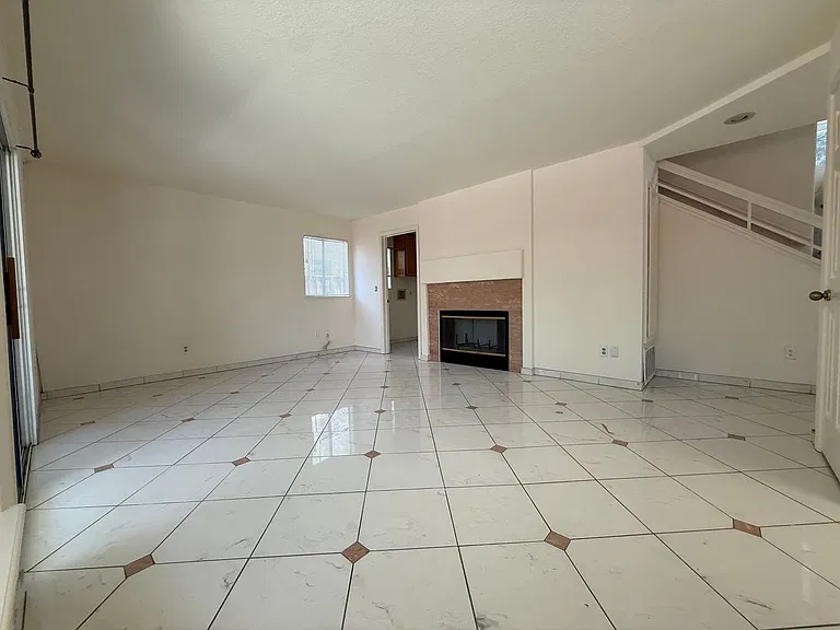 581 Hellyer Ave — Photo 3