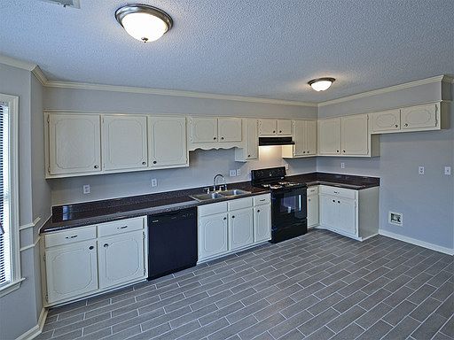 4th image of 6471 Lake Valley Dr