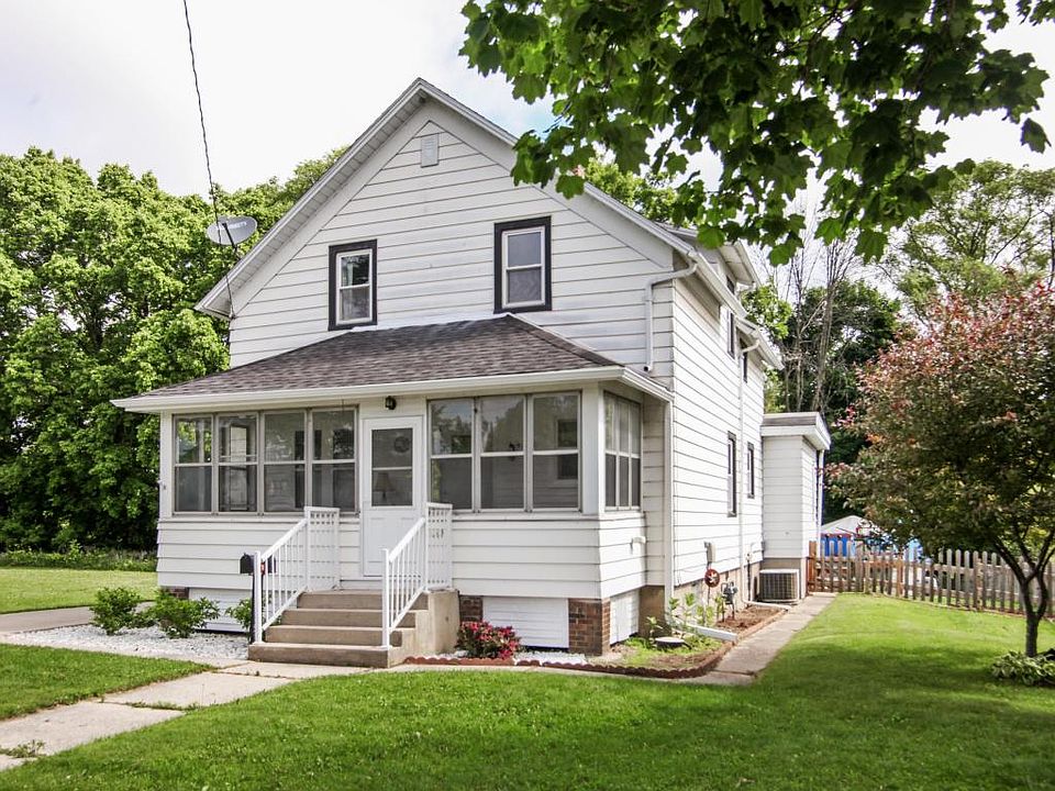 1st image of 142 E Kilbourn Ave