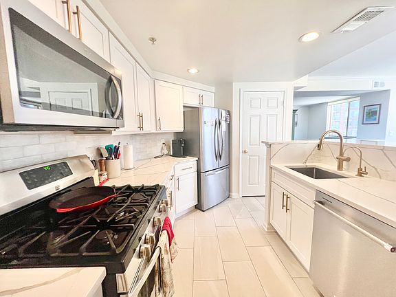 5th image of 3835 9th St APT 1008E