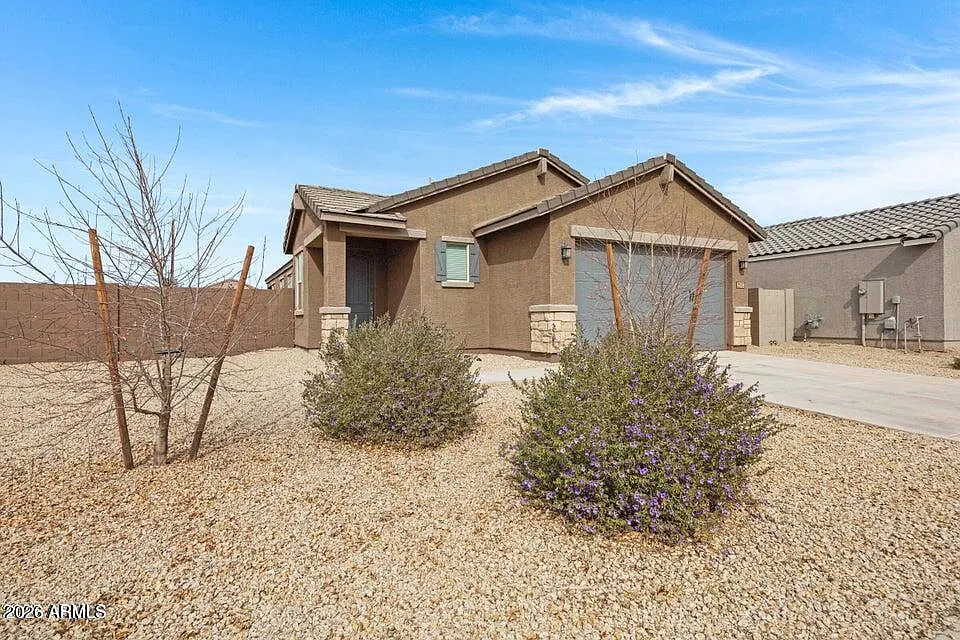 3 bed, 2.0 bath, 1480 sqft, $2,100 — Photo 3