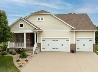 1607 Hoover Trail Cir SW, Cedar Rapids, IA 52404