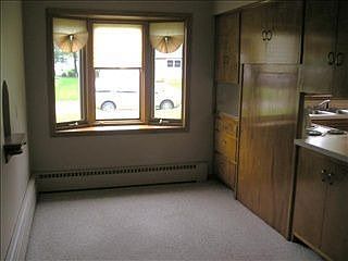 3rd image of 405 Iowa St