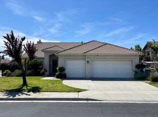 2984 Twain Ave, Clovis, CA 93611
