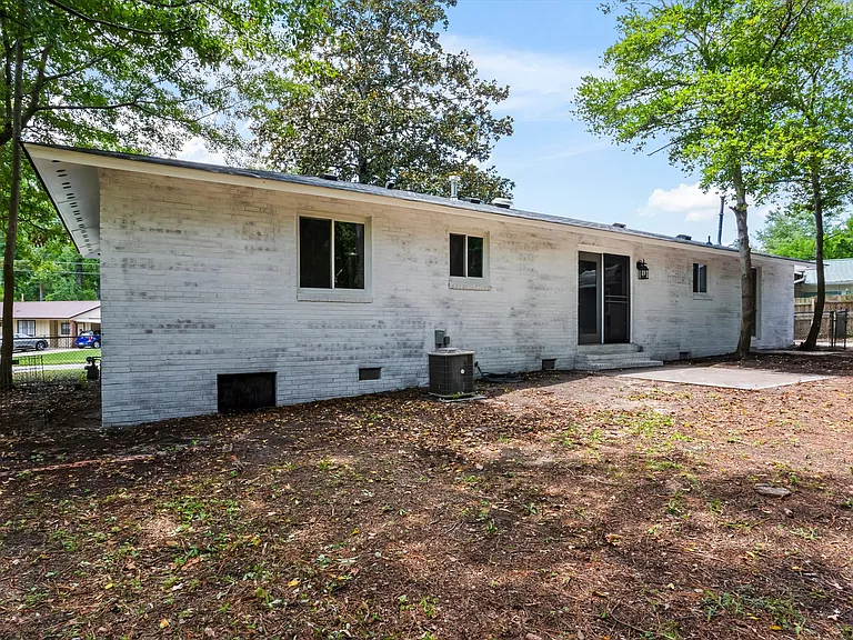 1728 Sandalwood Dr — Photo 33