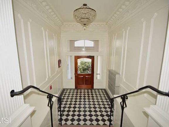 2nd image of 1120 Union St APT 4