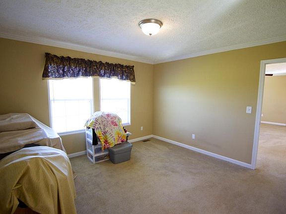 4th image of 515 Oakshire Ln