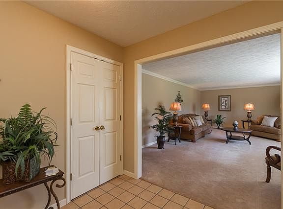 5th image of 1625 Everett Ln