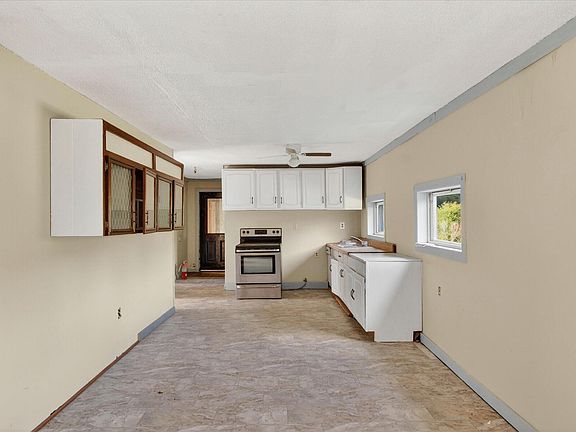 3rd image of 18426 Forteen Mile Rd