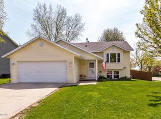 4012 Cobblestone Ln NW, Rochester, MN 55901