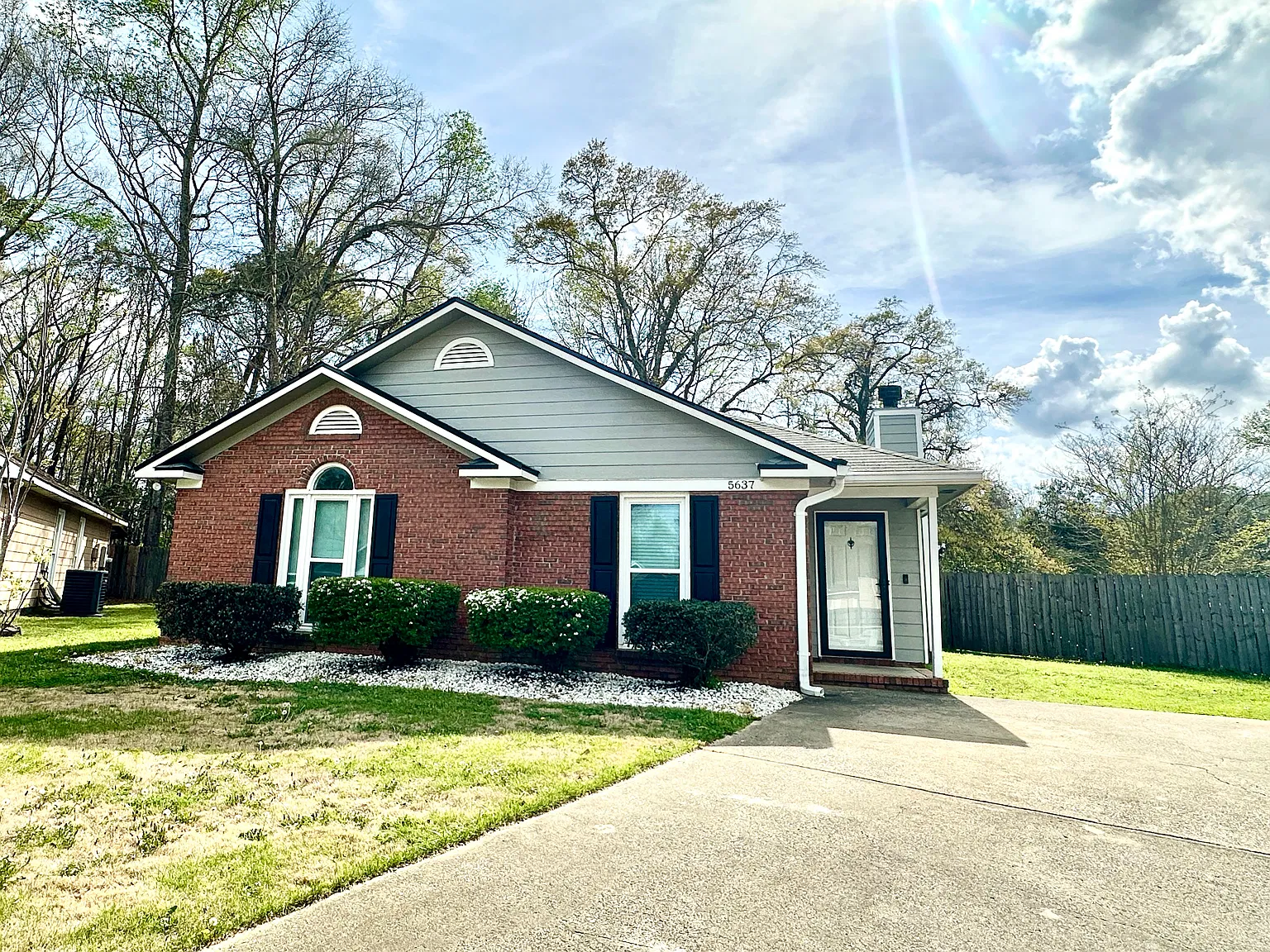3 bed, 1400 sqft, $1,800 — Photo 2