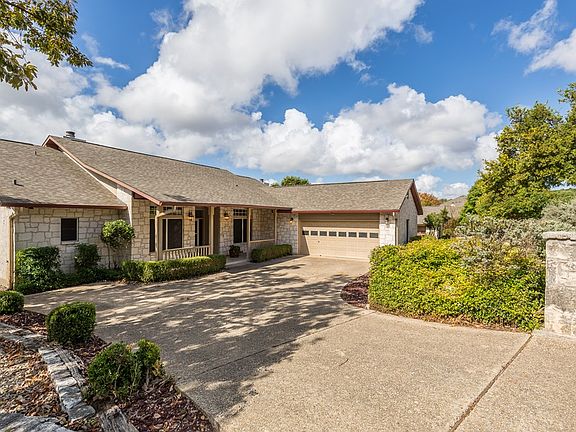 3rd image of 164 Saint Andrews Loop