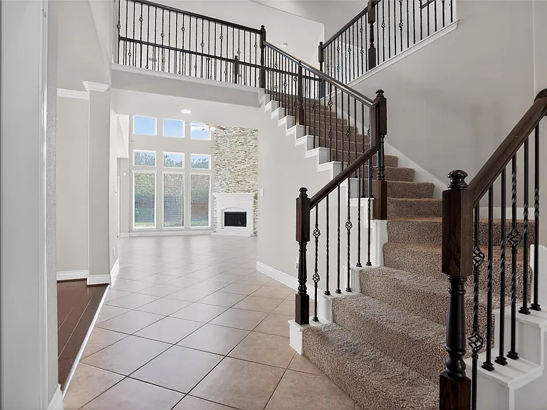 6535 Arroyo Springs Ln — Photo 7