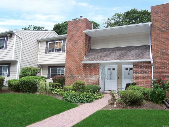 227 Lake Pointe Circle #227, Middle Island, NY 11953