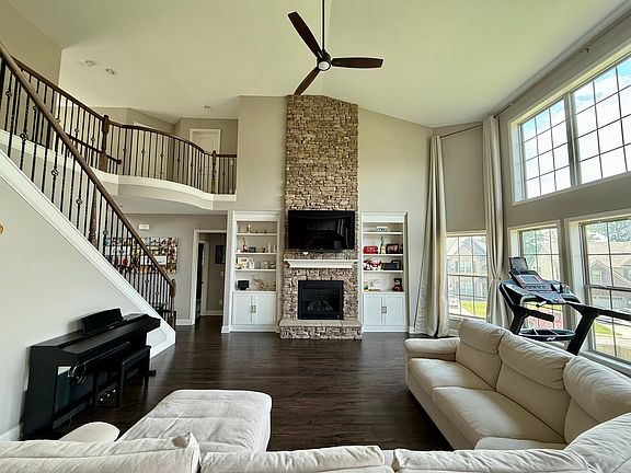 5th image of 1701 Green Parrot Dr