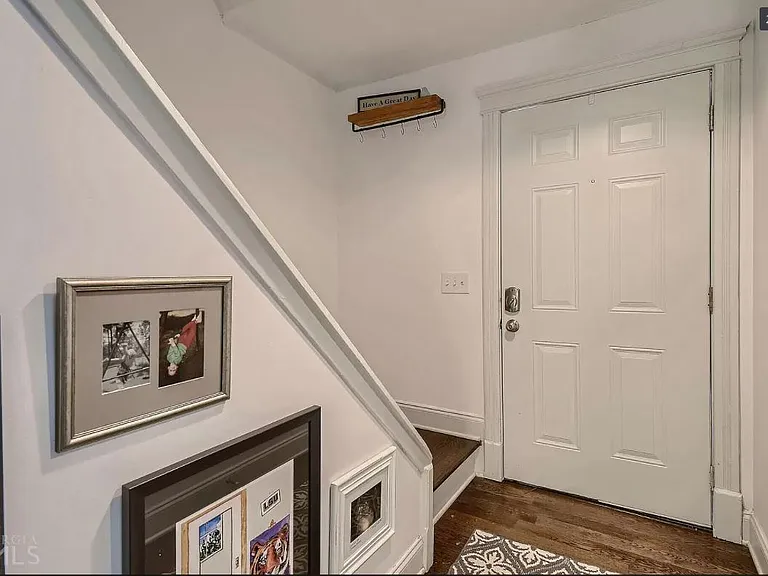 2208 Queen Anne Ct — Photo 1