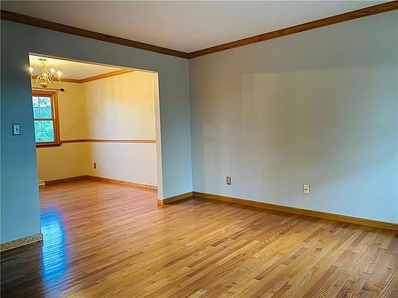 2nd image of 337 Cottingham Cir