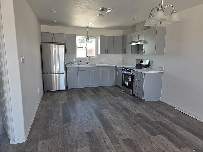 2092 S Maple Ave #2 — Photo 3
