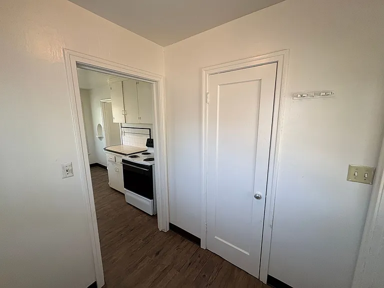 1216 N Conyer St — Photo 22