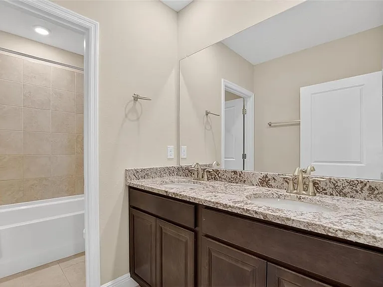2546 Warren Acres Blvd — Photo 57