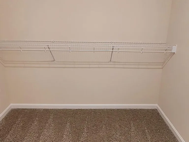 413 Locust St — Photo 12