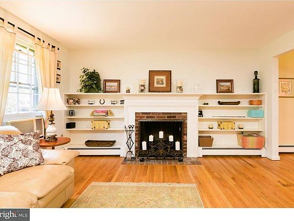 3rd image of 526 Dogwood Ln