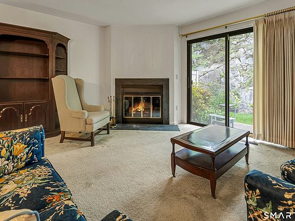 4th image of 130 Fillow St Unit 2