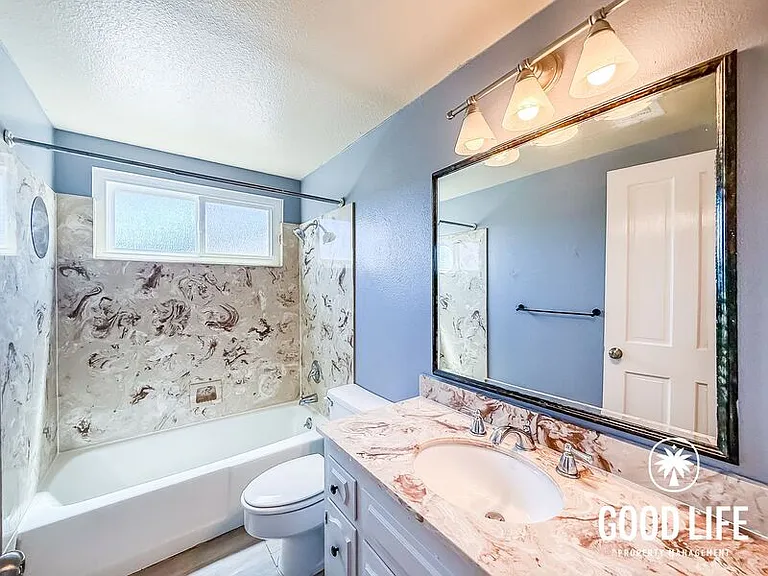 1031 Emelita St — Photo 12