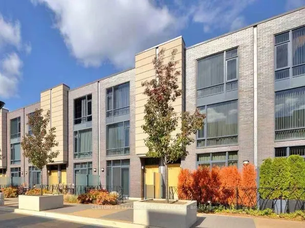 15 Valhalla Inn Rd #Townhouse 4, Richmond Hill, ON M9B 0B3