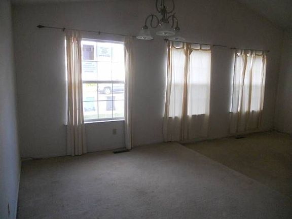 Living Room/Dining Area