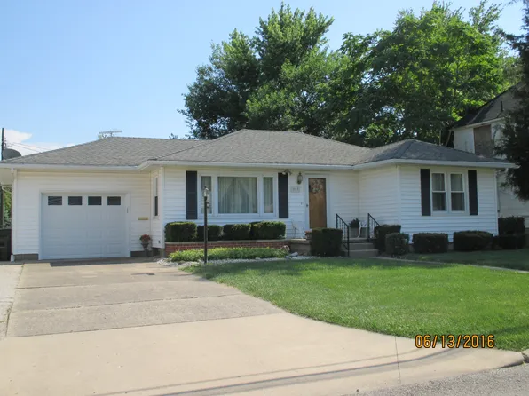 603 E Locust St, Robinson, IL 62454