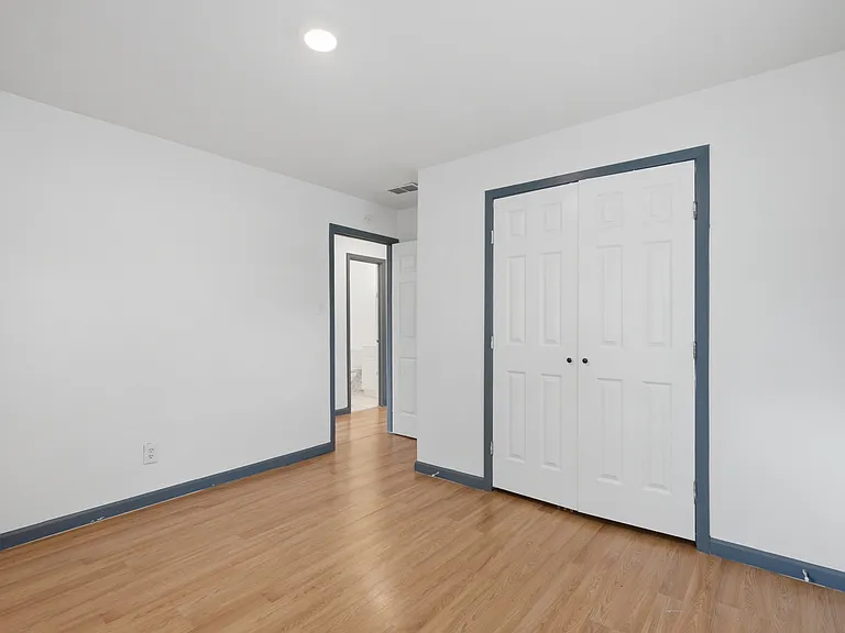 620 E Sears St — Photo 12