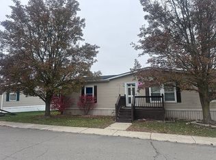 210 Laurel Leah, Oxford, MI 48371