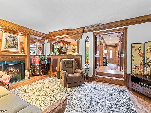 3rd image of 16462 Georgetown Ct